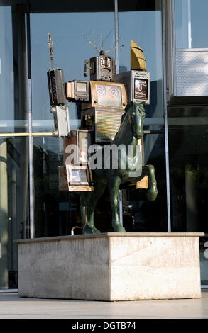 Roboter Reiterstatue, Skulptur, Eintritt in das Museum für Kommunikation, Museumsufer am Ufer des Mains Stockfoto