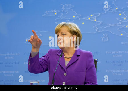 Angela Merkel Bundeskanzlerin sprach lächelnd