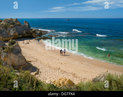 Portugal, Algarve eine kleine fast leeren Bucht in der Nähe von Albufeira Stockfoto