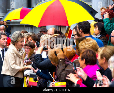 Brügge, Belgien. 25. Oktober 2013. Königin Mathilde von Belgien während der Willkommenszeremonie in Brügge, Belgien, 25. Oktober 2013. Foto: Albert Nieboer //dpa/Alamy Live-Nachrichten Stockfoto