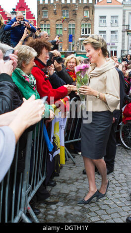 Brügge, Belgien. 25. Oktober 2013. Königin Mathilde von Belgien während der Willkommenszeremonie in Brügge, Belgien, 25. Oktober 2013. Foto: Albert Nieboer //dpa/Alamy Live-Nachrichten Stockfoto