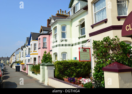 Zeile des viktorianischen Reihenhäuser mit Bett & Frühstücke, Morton Road, Exmouth, Devon, England, Vereinigtes Königreich Stockfoto