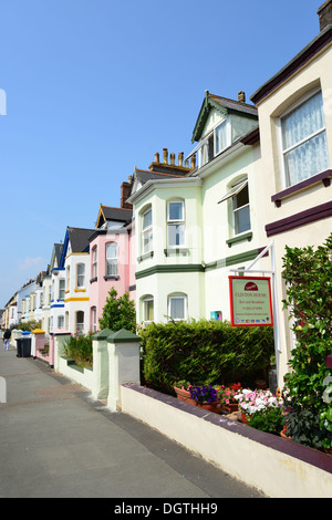 Zeile des viktorianischen Reihenhäuser mit & Pensionen, Morton Road, Exmouth, Devon, England, Vereinigtes Königreich Stockfoto