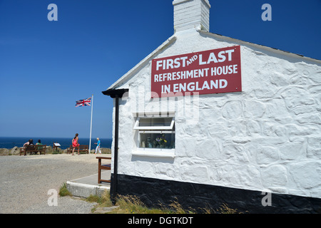 "Das erste & letzte Haus", Lands End, Penwith Halbinsel, Cornwall, England, Vereinigtes Königreich Stockfoto