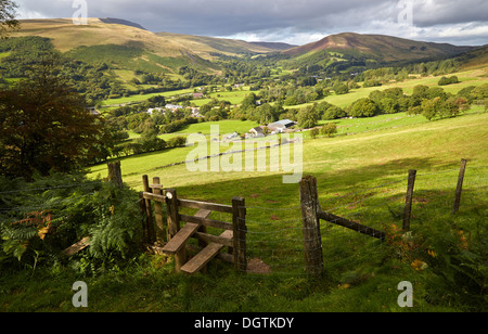 Mit Blick auf das Tawe Tal und Fan Brycheiniog in der Nähe von Glyntawe in der Brecon Beacons of South Wales UK Stockfoto