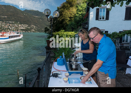 Risotto-Kochkurs in der Grotte San Roco. Caprino. Lago di Lugano. Tessin. Schweiz Stockfoto