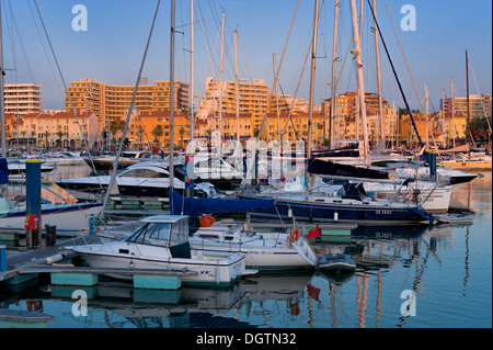 Portugal, der Algarve Vilamoura Marina am Abend Stockfoto