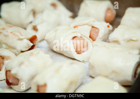 Wurstbrötchen. frisch gebackenes Gericht Stockfoto