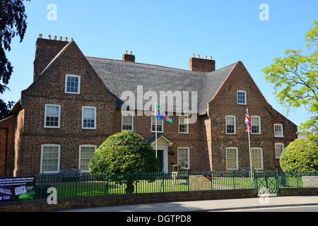 17. Jahrhundert strohgedeckten Alford Manor House, Weststraße, Alford, Lincolnshire, England, Vereinigtes Königreich Stockfoto