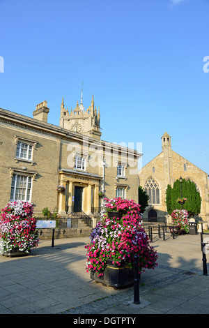 Das Wisbech & Fenland-Museum und St.-Peter Kirche, Museumsplatz, Wisbech, Cambridgeshire, England, Vereinigtes Königreich Stockfoto