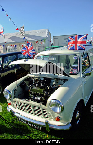 Austin Mini bei Oldtimer Rallye Stockfoto