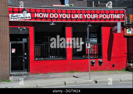 Ein Poutinerie, wo eine kanadische Traditionsgericht - Poutine - serviert wird. Stockfoto