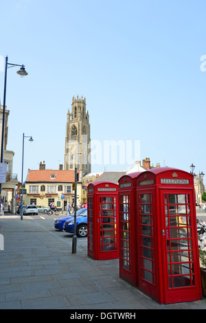 Marktplatz mit St. Botolph's Church (The Stump), South Street, Boston, Lincolnshire, England, Vereinigtes Königreich Stockfoto