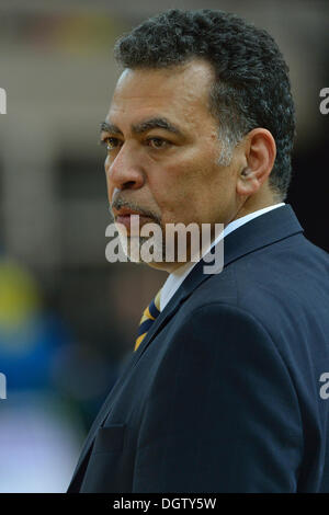 London, UK. 25. Oktober 2013.   London Lions Vince Macauley [Trainer] während der Löwen 100-92 Sieg gegen Plymouth Räuber.  © Stephen Bartholomäus/Alamy Live-Nachrichten Stockfoto