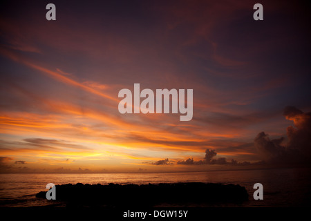 Sonnenuntergang in Barbados mit lebendigen Farben Stockfoto