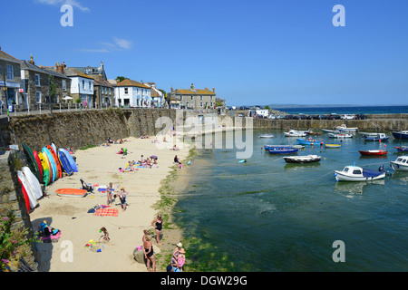 Mousehole Strand, Mousehole, Cornwall, England, Vereinigtes Königreich Stockfoto