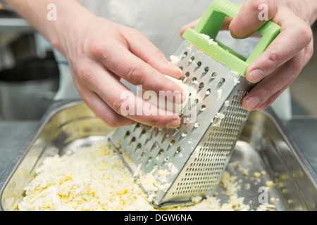 Kochen von Eiern Stockfoto