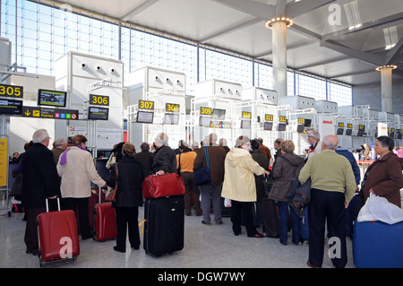 Terminal 3 Check-in Halle, Flughafen Malaga, Malaga, Costa Del Sol, Provinz Malaga, Andalusien, Spanien. Stockfoto