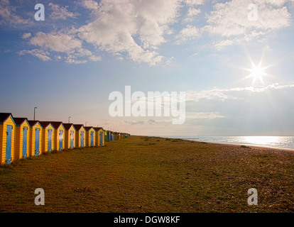 Strandhütten auf Littlehampton Strand West Sussex UK Stockfoto