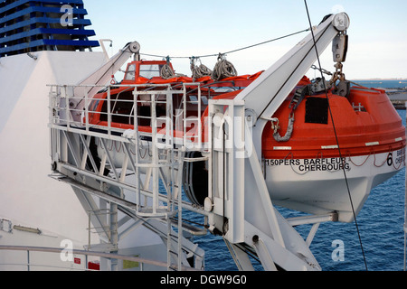 Detail der Rettungsinsel und Rettungsboot Mechanismus MV Barfleur Stockfoto