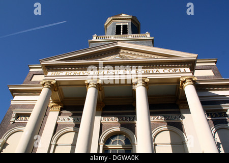 Die Fassade der Hartebrug Kirche aus dem 19. Jahrhundert in Leiden. Die Niederlande Stockfoto