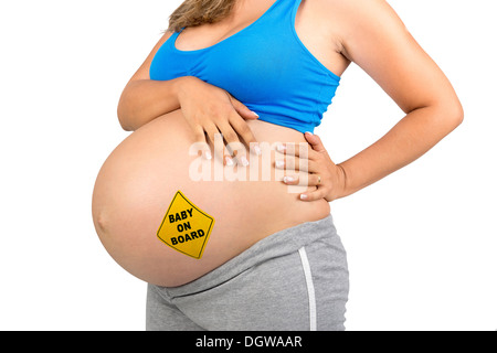 Schwangeren Bauch mit Baby an Bord Zeichen isoliert in weiß Stockfoto