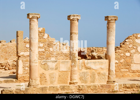 Antike, Archäologie, archäologische Stätte, drei Spalten, in der Nähe der königlichen Gräber von Nea Paphos, Paphos, Südzypern Stockfoto