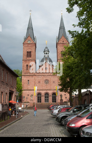 Neoromanische Westfassade, Basilika St. Marcellinus und Petrus, ehemaligen Benediktinerkloster, Seligenstadt, Hessen Stockfoto