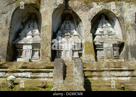 Bali-Hinduismus, alten Rock-Heiligtum, drei Denkmäler, Candi, geschnitzten Reliefs in Stein, Tempel Gunung Kawi, Tampasiring in Ubud Stockfoto