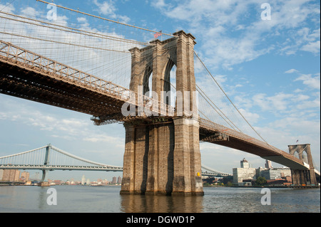 Hängebrücke über den East River, großer Brückenpfeiler, Brooklyn Bridge, von Manhattan, New York City, New York, USA Stockfoto