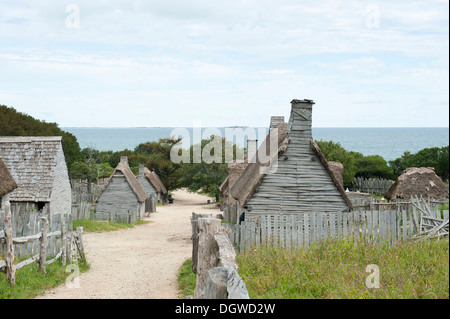 Replik-Häuser aus Holz, Plimoth Plantation, einem lebendigen Freilichtmuseum, Plymouth, Massachusetts, New England, USA Stockfoto