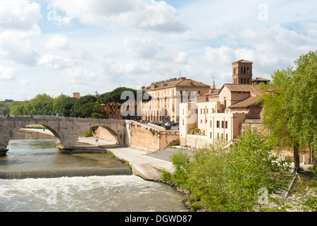 Brücke über den Fluss Tiber, Tevere, Ponte Cestio, Tiberinsel, Rom, Lazio, Italien, Südeuropa, Europa Stockfoto