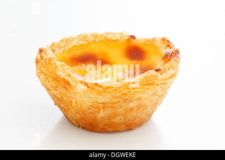 Typische portugiesische Pudding Kuchen ("Pastel de Nata" oder "Pastel de Belém"). Stockfoto