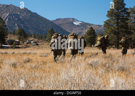 US-Marines von Charlie Kompanie, 1. Bataillon, 5. Marineregiment, 1. Marineabteilung aus Camp Pendleton, Kalifornien aussteigen Stockfoto