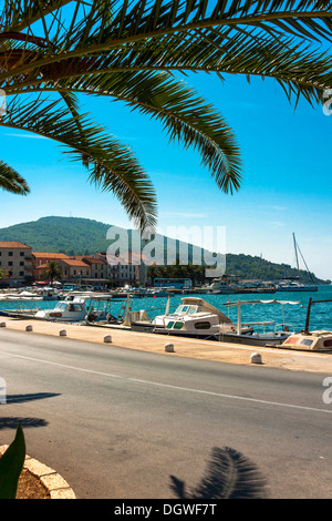 Hafen in der Stadt Vela Luka auf der Insel Korcula, Kroatien Stockfoto