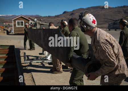 US-Marines mit Marine schwere Hubschrauberstaffel 466 (HMH-466), Marine Aircraft Group 16 (MAG-16), 3rd Marine Aircraft Wing (3 Stockfoto