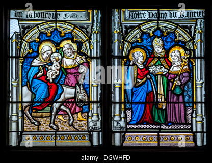 Eine bunte Kirchenfenster in der Bretagne, Frankreich Stockfoto