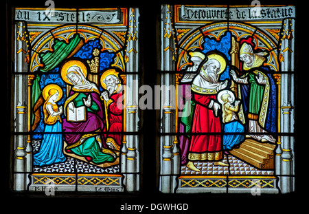 Eine bunte Kirchenfenster in der Bretagne, Frankreich Stockfoto