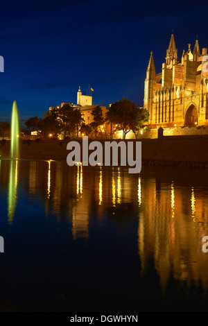 Palma De Mallorca, Almudaina-Palast, Kathedrale, Kathedrale La Seu, Palma, Mallorca, Balearen, Spanien, Europa Stockfoto