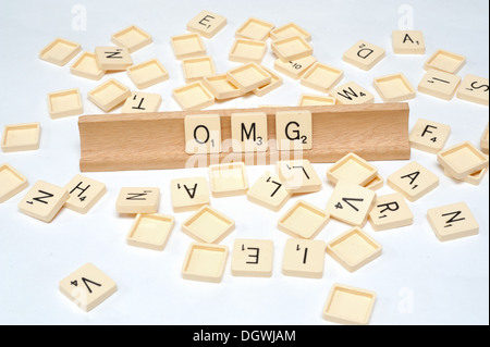 "OMG" geschrieben in Scrabble Fliesen Stockfoto