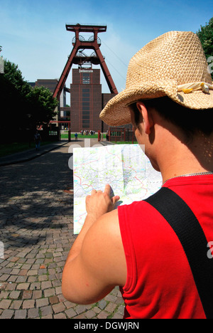 Touristische Karte vor der ehemaligen Zeche Zollverein mine, UNESCO-Weltkulturerbe, Essen, Ruhr. 2010, Ruhrgebiet-Bereich Stockfoto