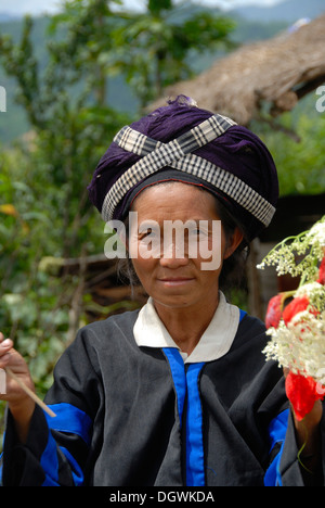 Porträt, alte Frau der ethnischen Gruppe der Hmong, traditionelle Kleidung mit Turban, Provinz Houaphan, Laos, Südostasien, Asien Stockfoto