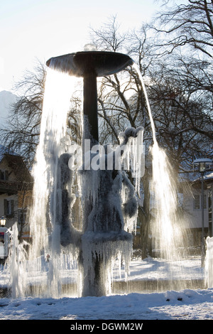 Richard-Strauss-Brunnen im Winter, Elektra, Salome und Daphne, Garmisch-Partenkirchen, Bayern, Oberbayern Stockfoto