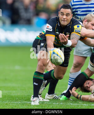 Northampton, UK. 26. Oktober 2013. Northampton Kahn in Aktion während der Aviva Premiership Spiel zwischen Northampton Saints und Sarazenen von Franklins Gärten FOTUALI'I. Bildnachweis: Aktion Plus Sport/Alamy Live-Nachrichten Stockfoto