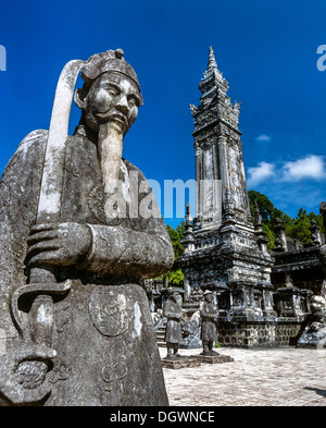 Khai Dinh Grab, Mandarin Soldaten gemacht von Stein, Samurai-Statue, Obelisk, Hue, Provinz Thua Thien Hue, Vietnam Stockfoto