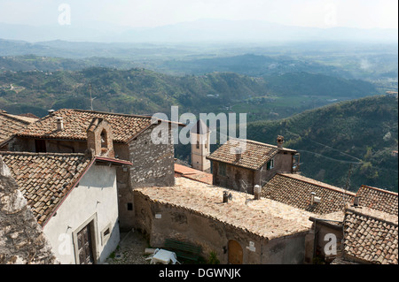 Blick über die Dächer der Altstadt von Monte Celeste auf ein Maler Landschaft, Olevano Romano, Lazio, Italien, Europa Stockfoto