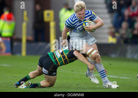 Northampton, UK. 26. Oktober 2013. Aktion von der Aviva Premiership-match zwischen Northampton Saints und Sarazenen in Franklins Gardens, Northampton gespielt. Bildnachweis: Graham Wilson/Alamy Live-Nachrichten Stockfoto