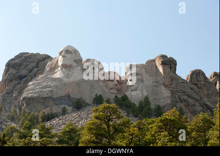 Büsten der vier Präsidenten geschnitzt in Felsen, Mount Rushmore National Memorial, in der Nähe von Rapid City, South Dakota, USA Stockfoto