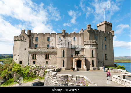 Dunvegan Castle, dem Stammsitz des Clans McLeod, Innere Hebriden, Insel Skye, Duirinish, Schottland, Schottland, Vereinigtes Königreich Stockfoto