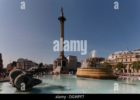 Die Nelsonsäule, Admiral Lord Nelson, Springbrunnen, Trafalgar Square, London, England, Vereinigtes Königreich, Europa Stockfoto